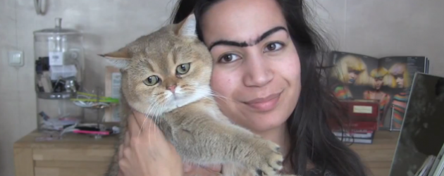 Filmpje: Yo, what’s up with the brows?