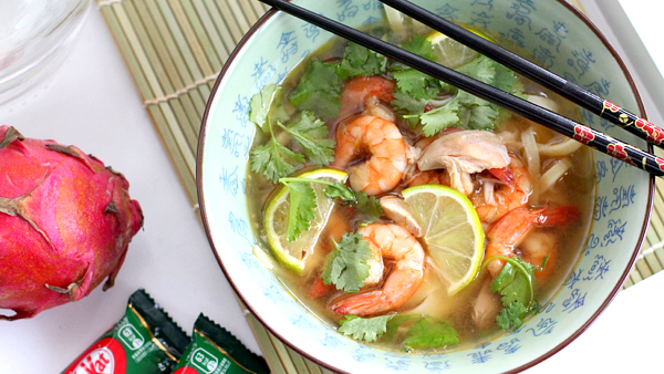 Thaise kippensoep met garnalen