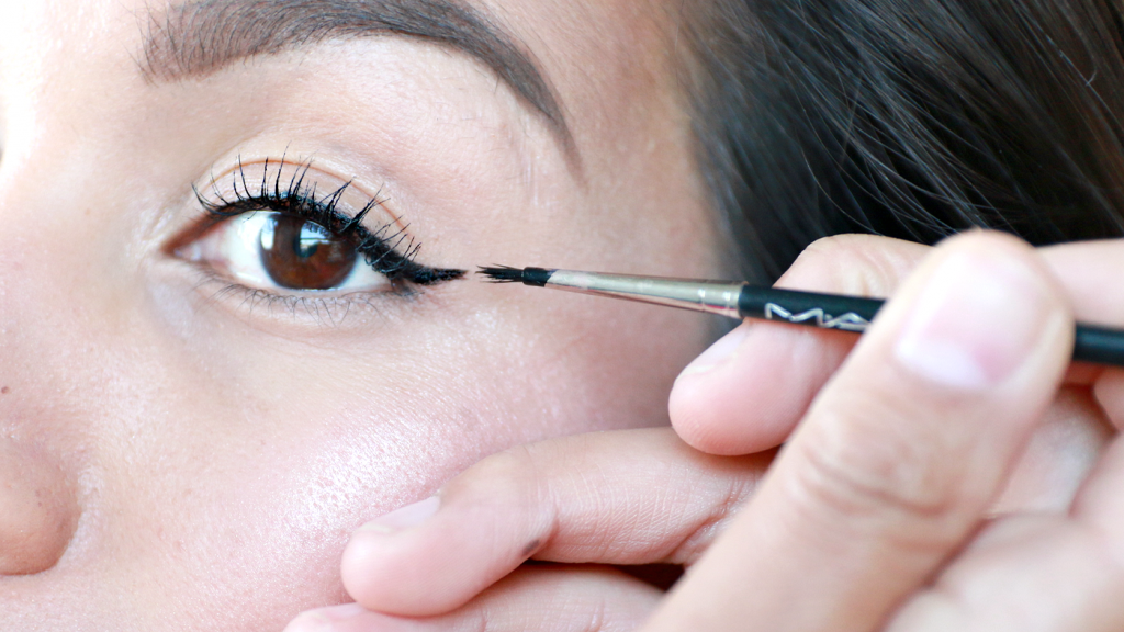 essence The Cushion Eyeliner review_ - 11